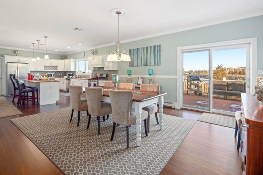 The Beacon Waterfront Inn