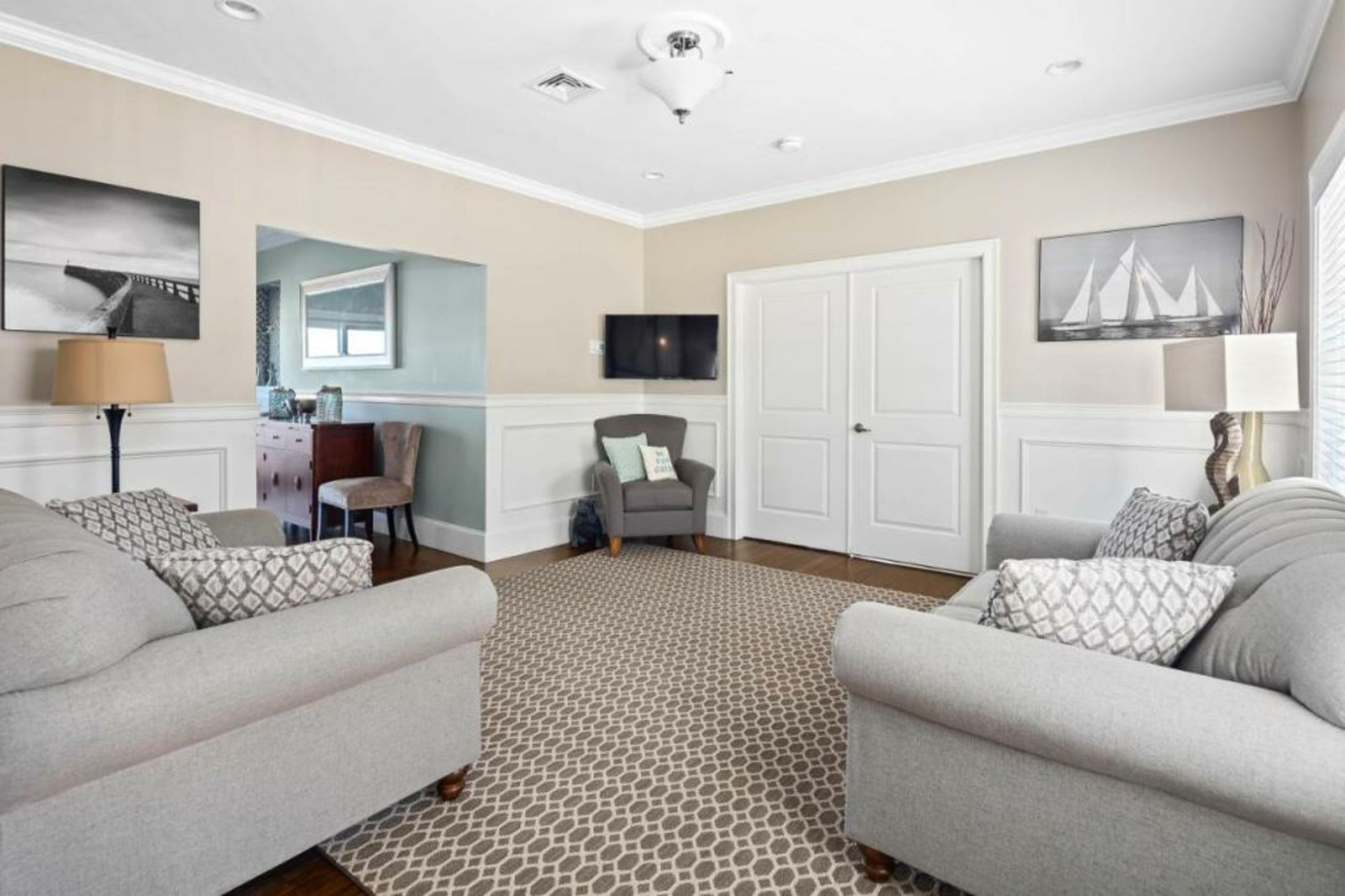 The Beacon Waterfront Inn