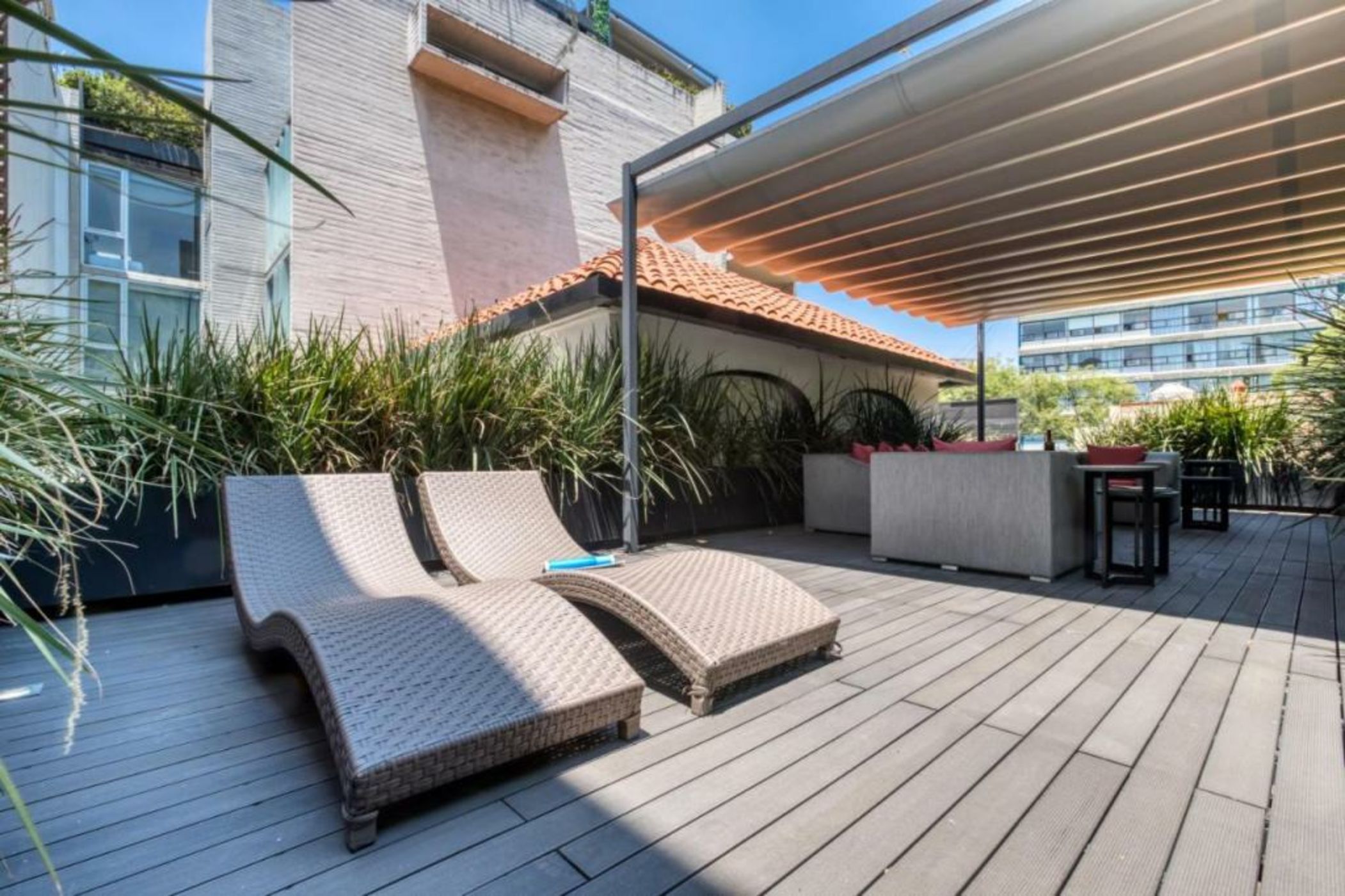 AR 218 Hotel by ULIV