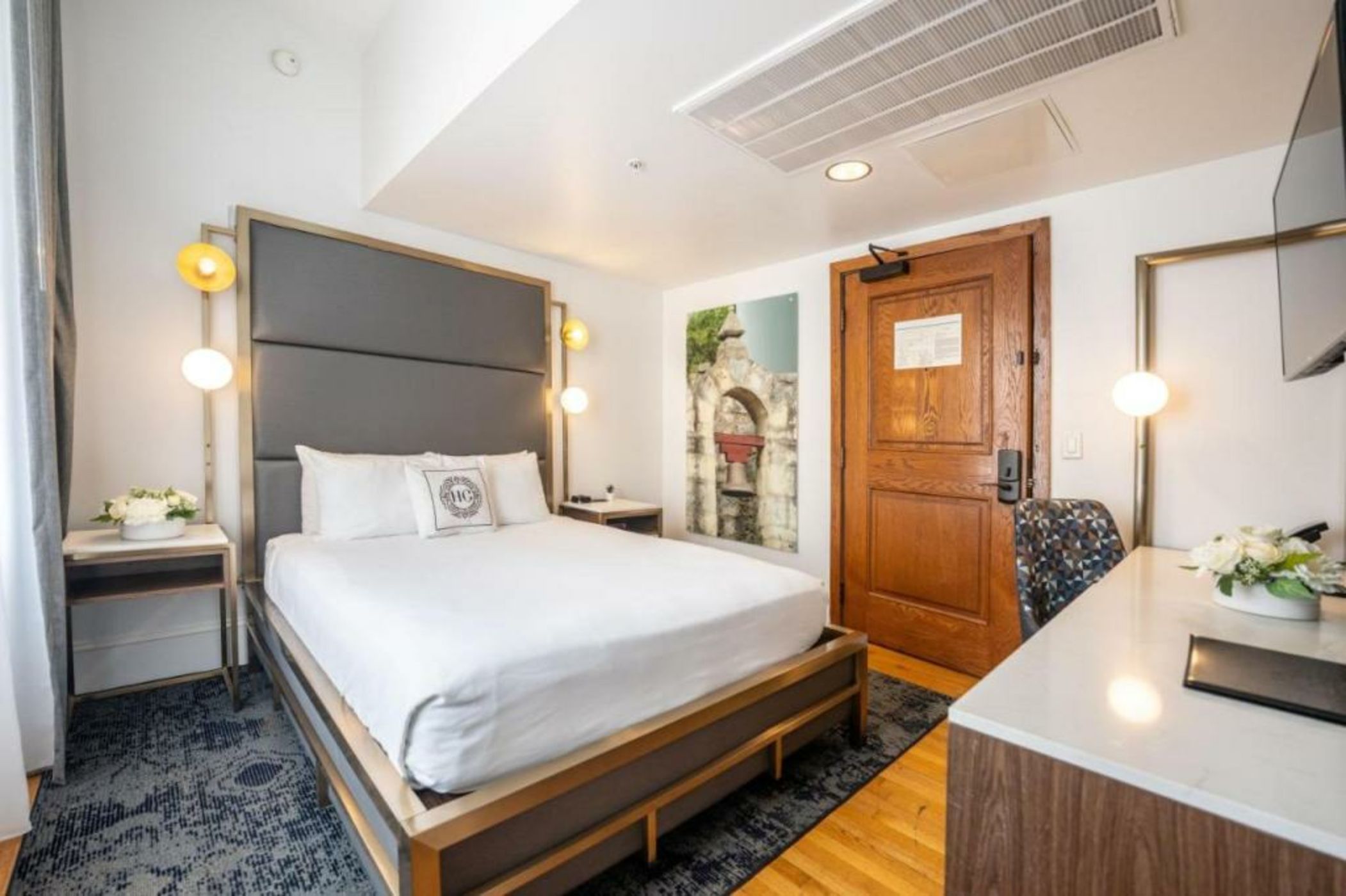 Hotel Gibbs Downtown Riverwalk