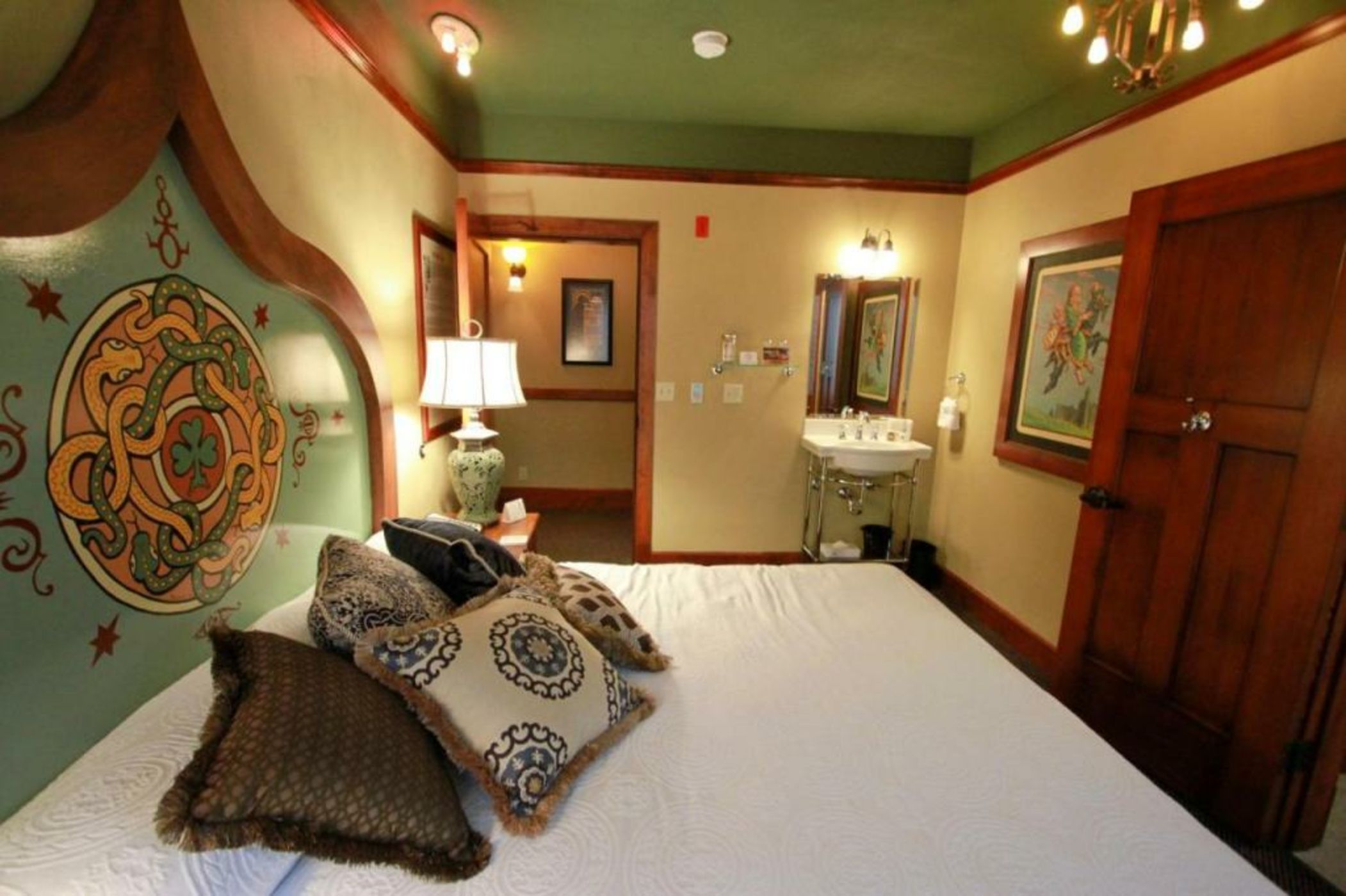 McMenamins Kennedy School