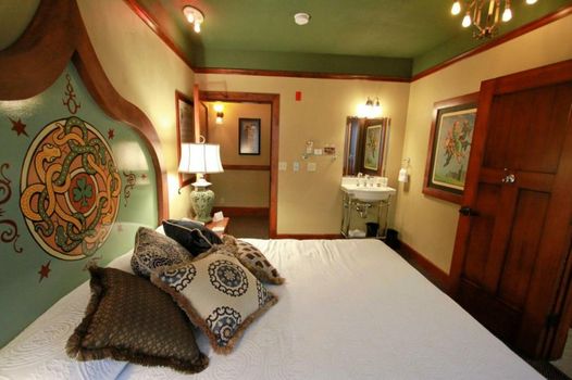 McMenamins Kennedy School