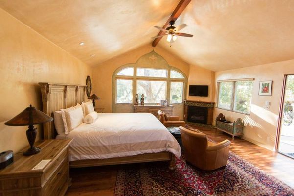 The Emerald Iguana Inn