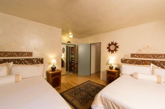 The Emerald Iguana Inn