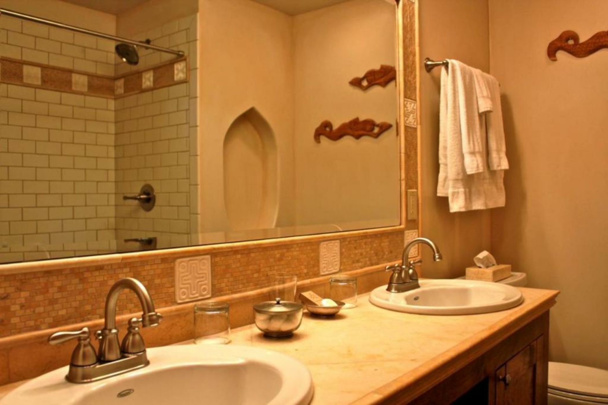 The Emerald Iguana Inn