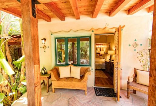 The Emerald Iguana Inn