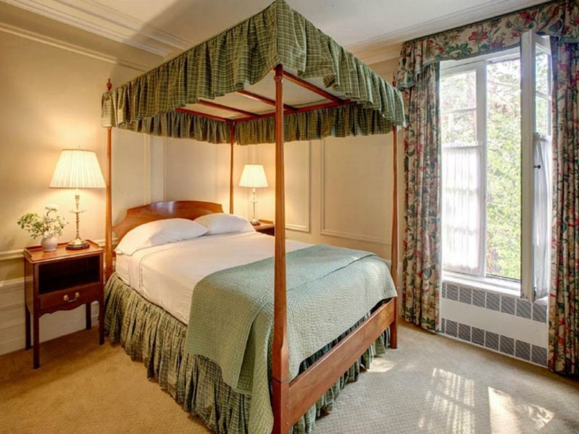 Geneva On The Lake Boutique Resort Hotel