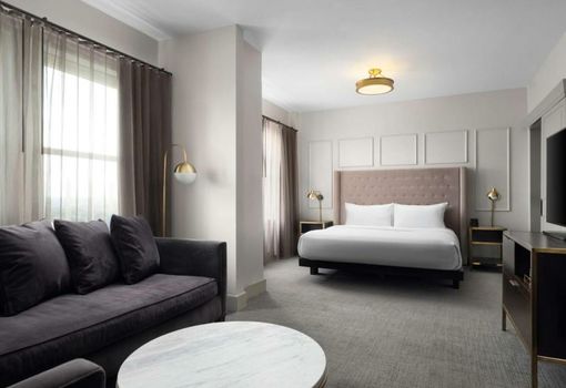 Hotel Phillips Kansas City, Curio Collection By Hilton