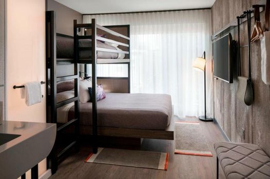 Moxy Chicago Downtown