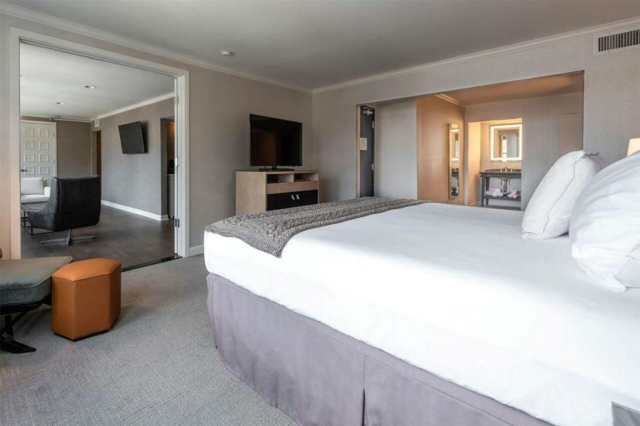 Claridge House Chicago, Tapestry Collection by Hilton