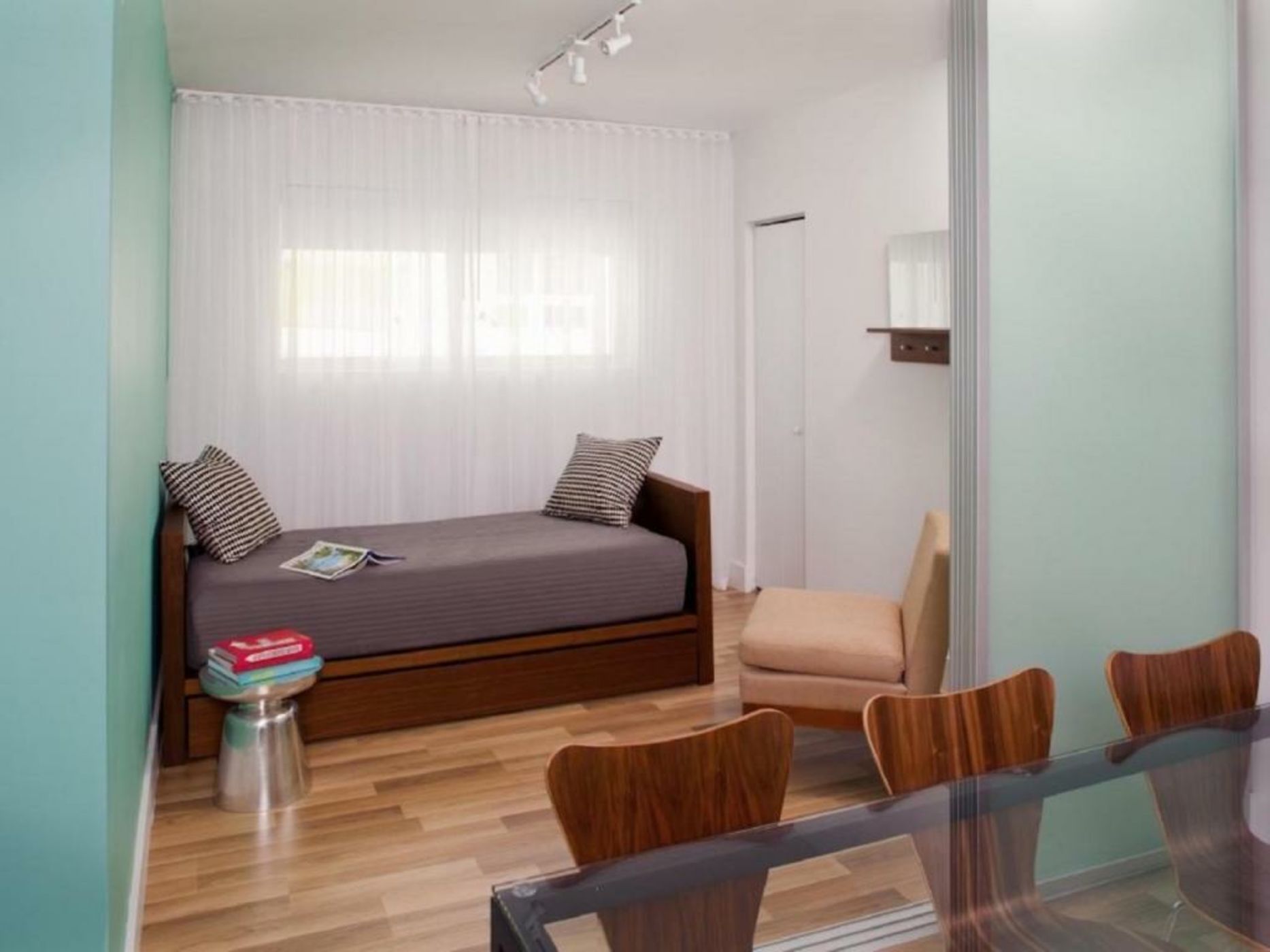 1818 Meridian House Apartments and Suites by Eskape Collection