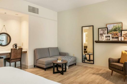 St Charles Coach House, an Ascend Collection Hotel