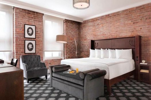 Q&C Hotel and Bar New Orleans, Autograph Collection