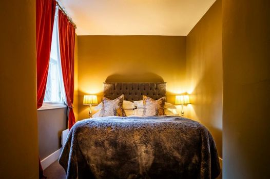 Six Brunton Place Guest House