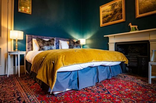 Six Brunton Place Guest House