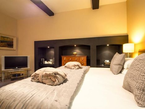 Six Brunton Place Guest House