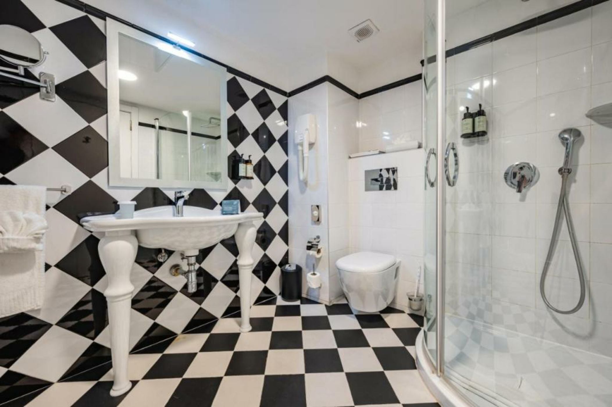 AX The Victoria Hotel