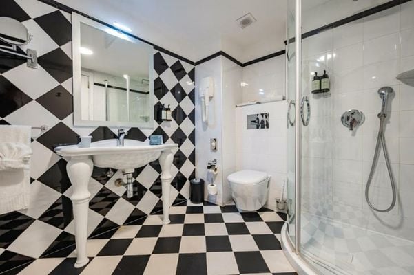 AX The Victoria Hotel