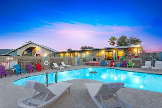 Hotel McCoy Tucson - Art, Coffee, Beer, Wine, Pool