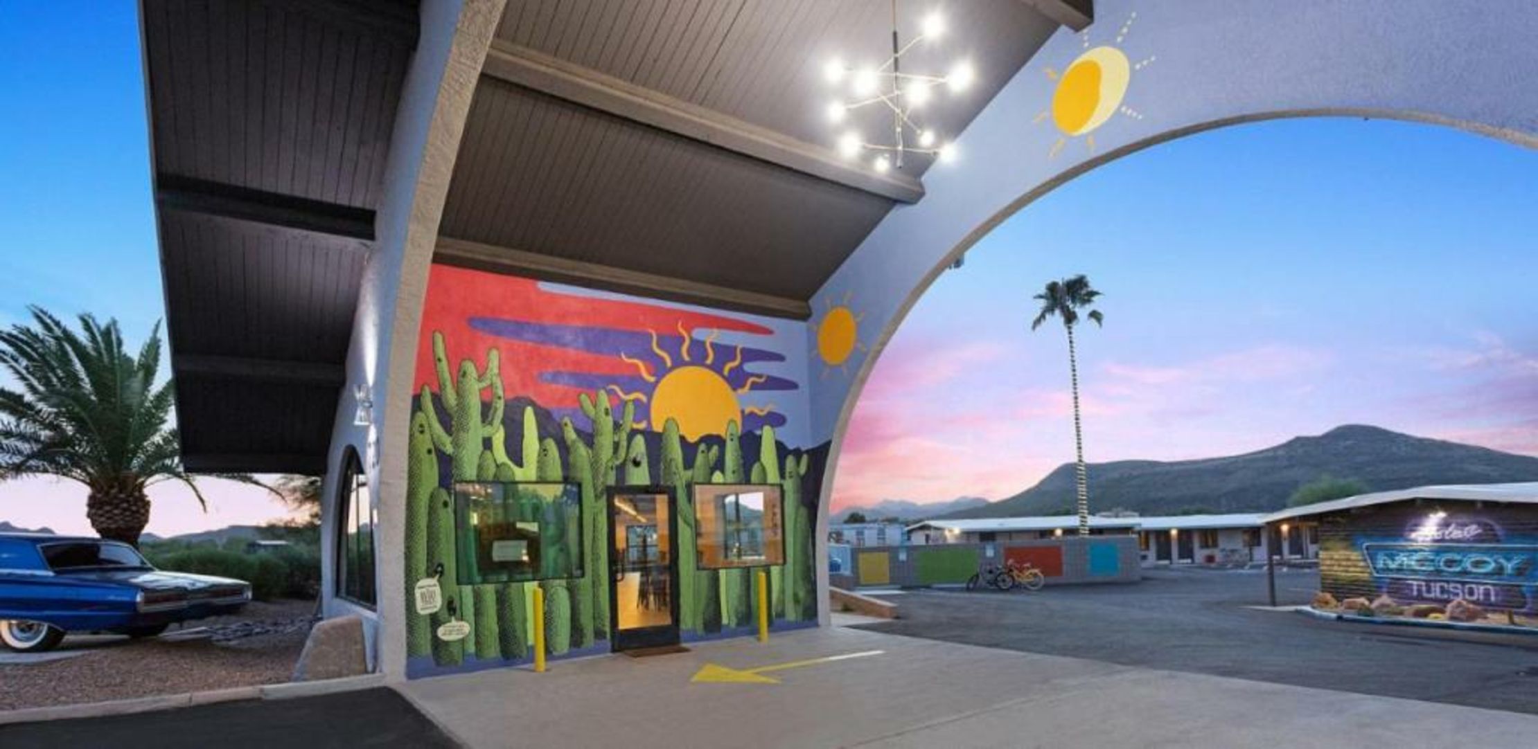 Hotel McCoy Tucson - Art, Coffee, Beer, Wine, Pool