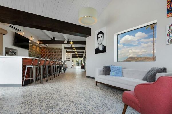 Hotel McCoy Tucson - Art, Coffee, Beer, Wine, Pool