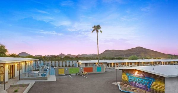 Hotel McCoy Tucson - Art, Coffee, Beer, Wine, Pool