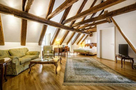 Chin-Chin Hotel ehemals Bohemian Hotel