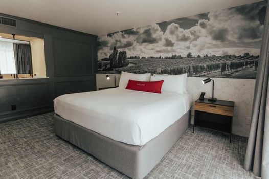 Vinland Hotel and Lounge