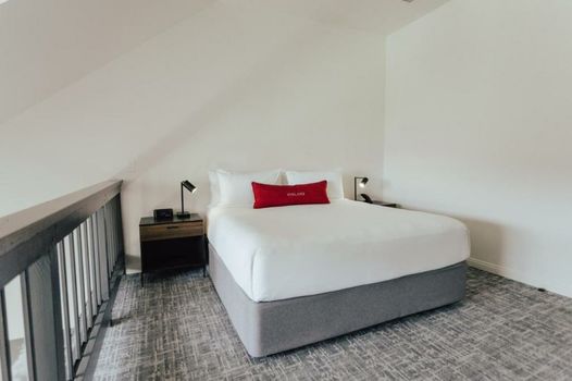 Vinland Hotel and Lounge