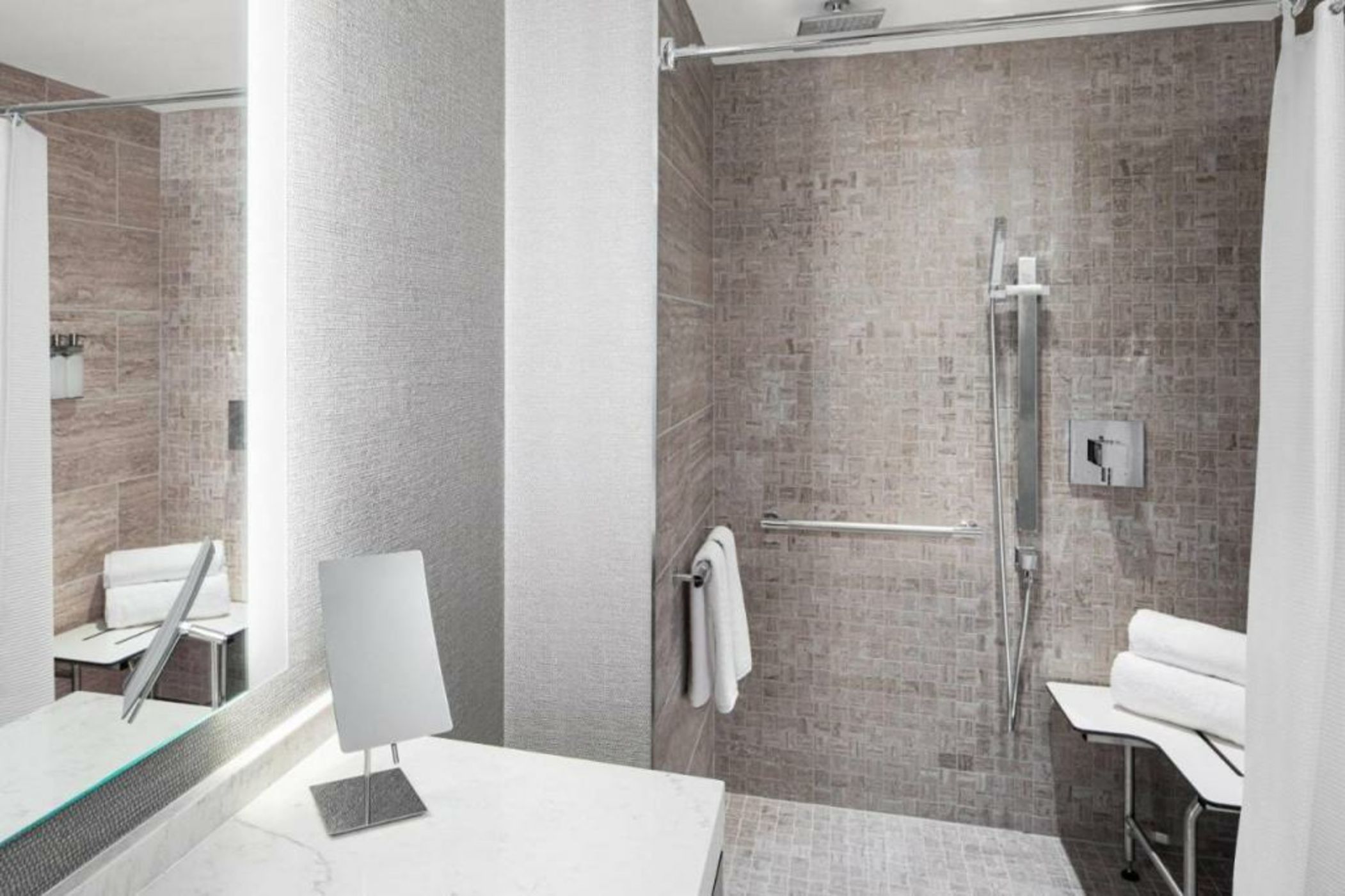 Envue, Autograph Collection