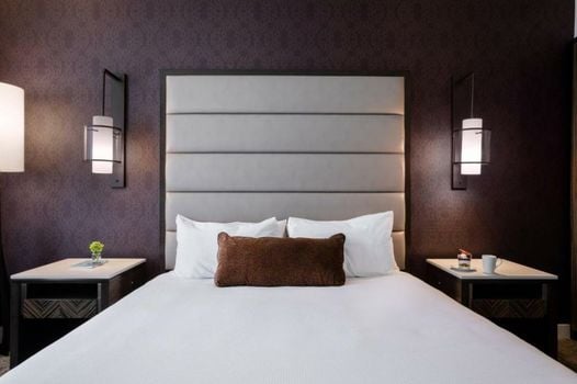 Ambassador Hotel Kansas City, Autograph Collection