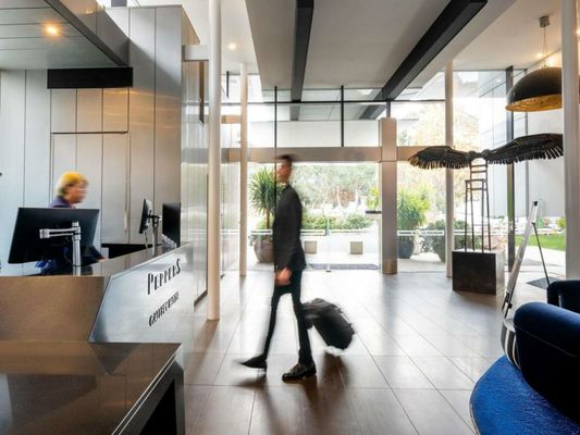 Peppers Gallery Hotel