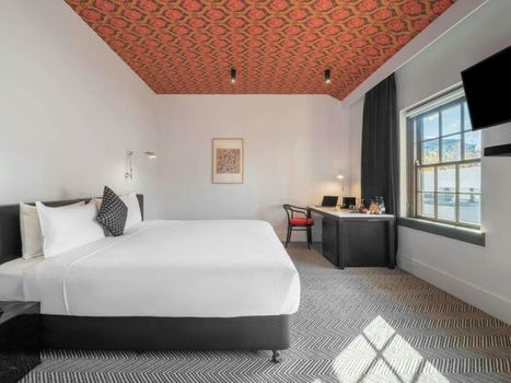 Peppers Gallery Hotel