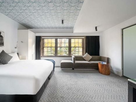 Peppers Gallery Hotel