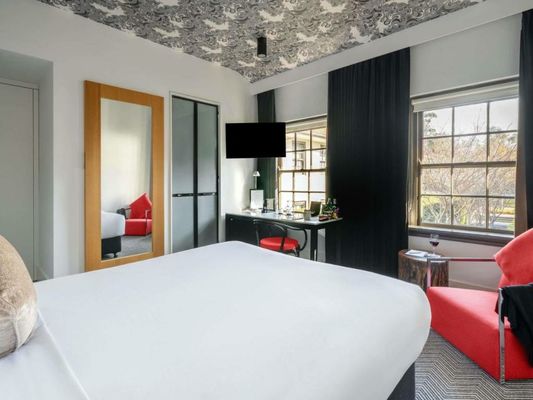 Peppers Gallery Hotel