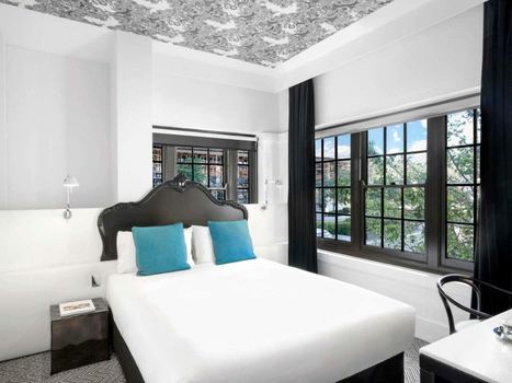 Peppers Gallery Hotel