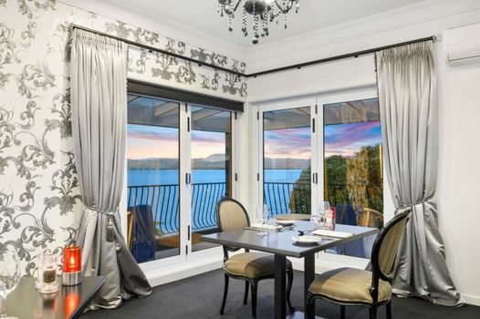 Black Swan Lakeside Boutique Hotel