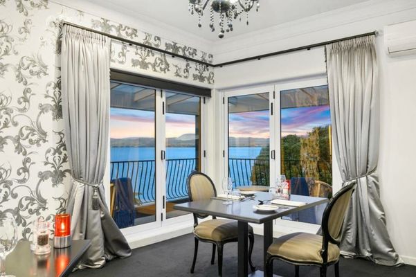 Black Swan Lakeside Boutique Hotel