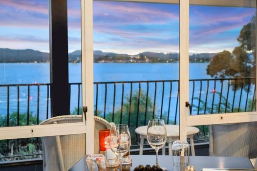 Black Swan Lakeside Boutique Hotel