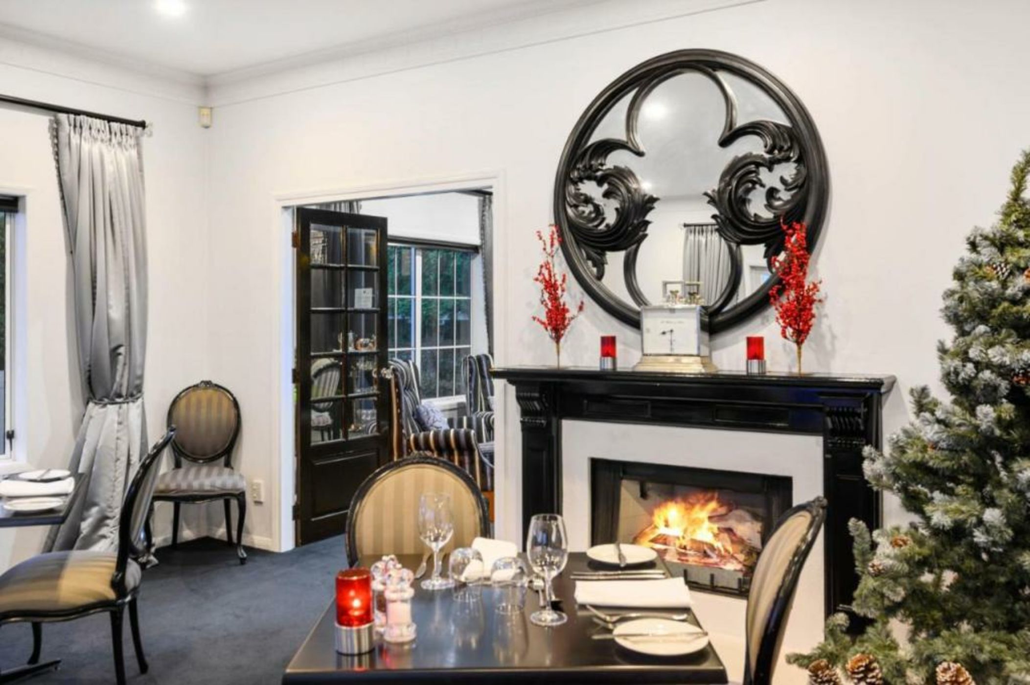 Black Swan Lakeside Boutique Hotel