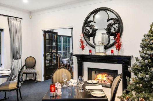 Black Swan Lakeside Boutique Hotel