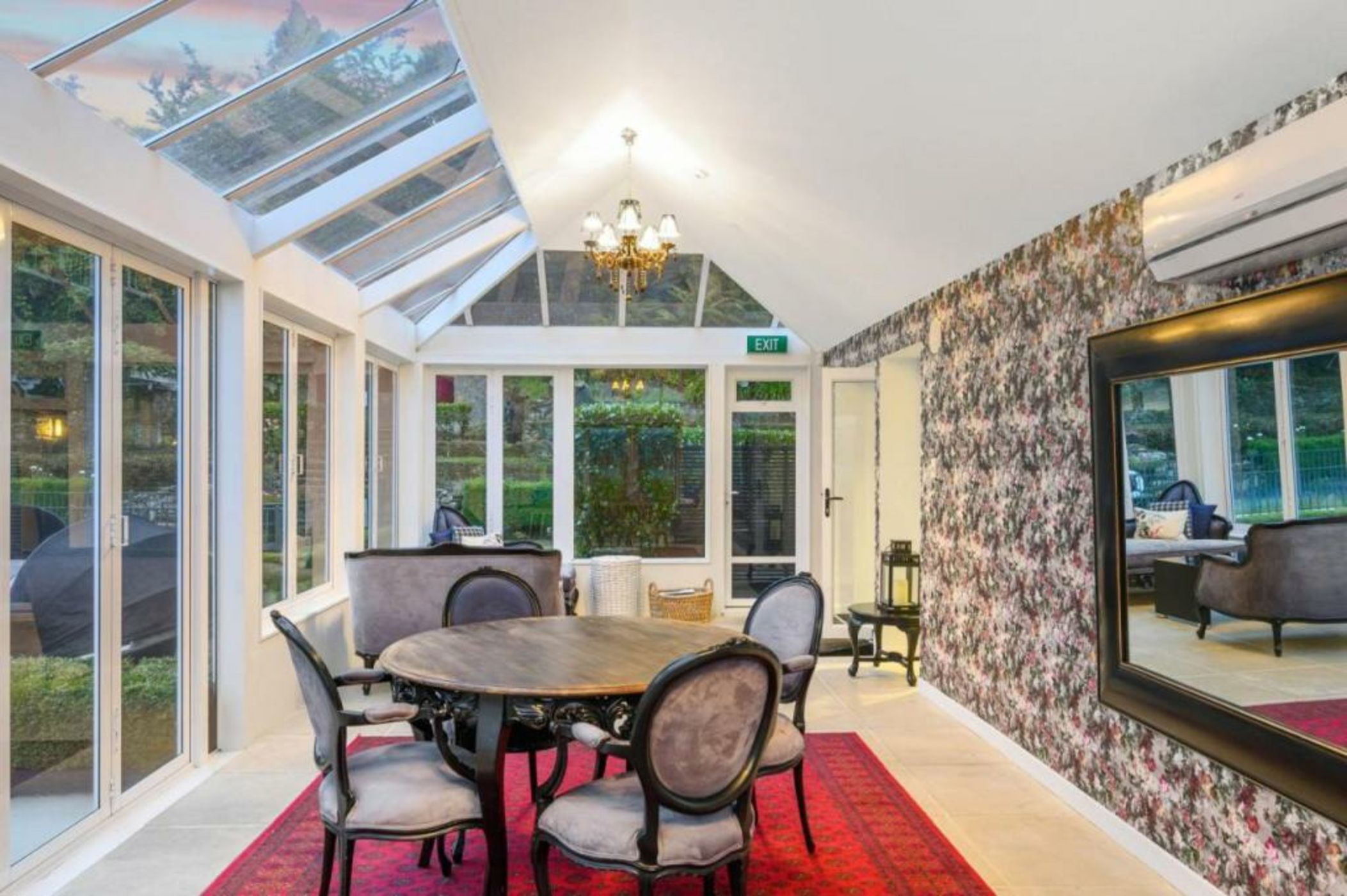 Black Swan Lakeside Boutique Hotel