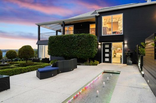 Black Swan Lakeside Boutique Hotel