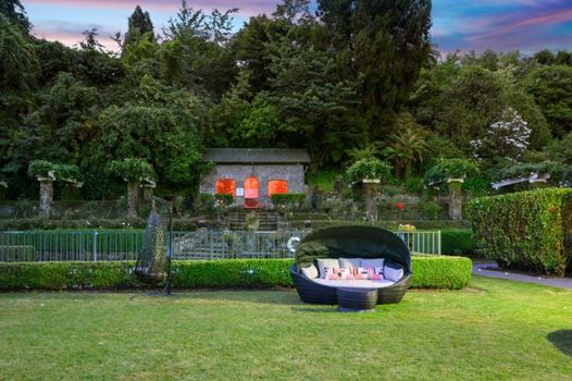 Black Swan Lakeside Boutique Hotel