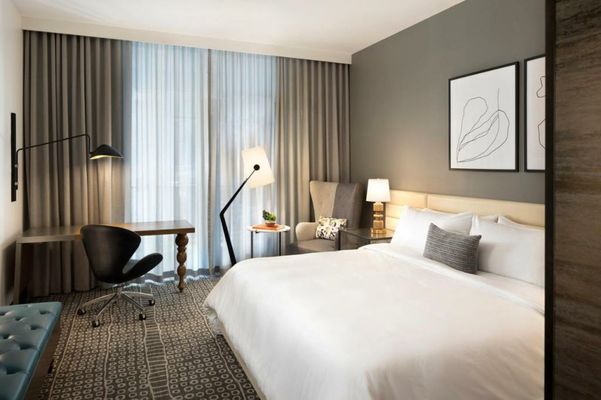 The MC, Autograph Collection