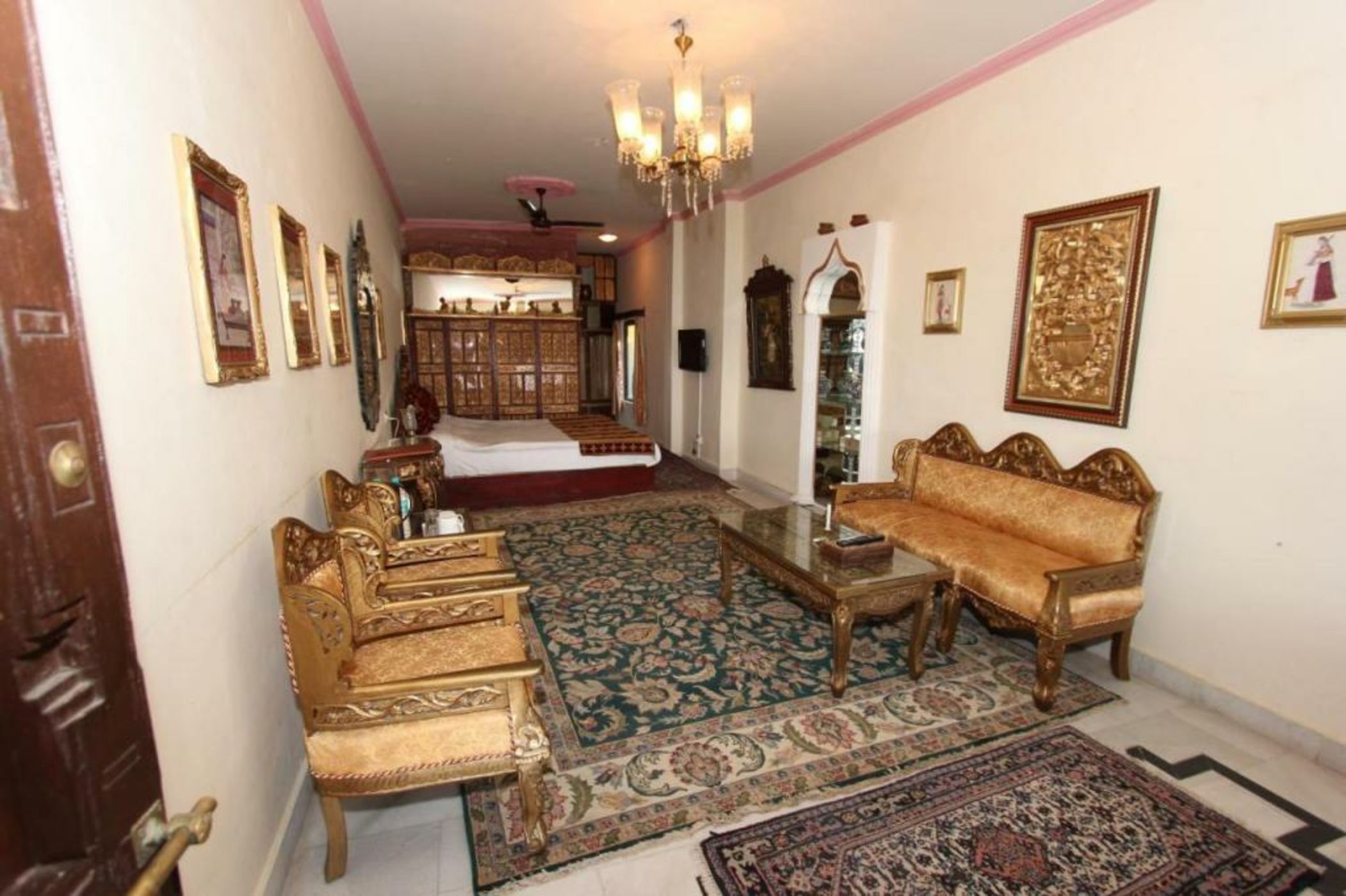 WelcomHeritage Grace Hotel