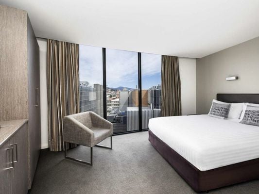 Mantra Collins Hotel