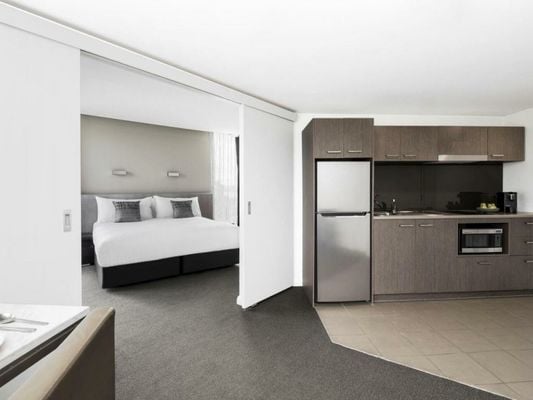 Mantra Collins Hotel