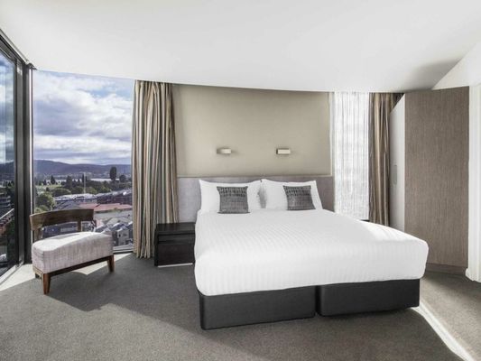 Mantra Collins Hotel