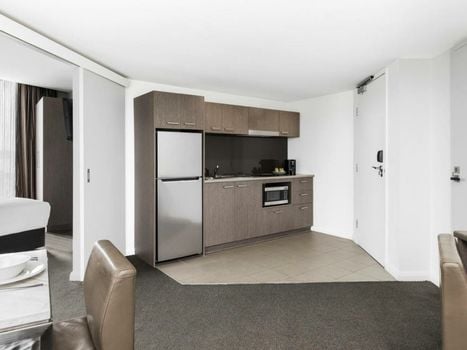 Mantra Collins Hotel